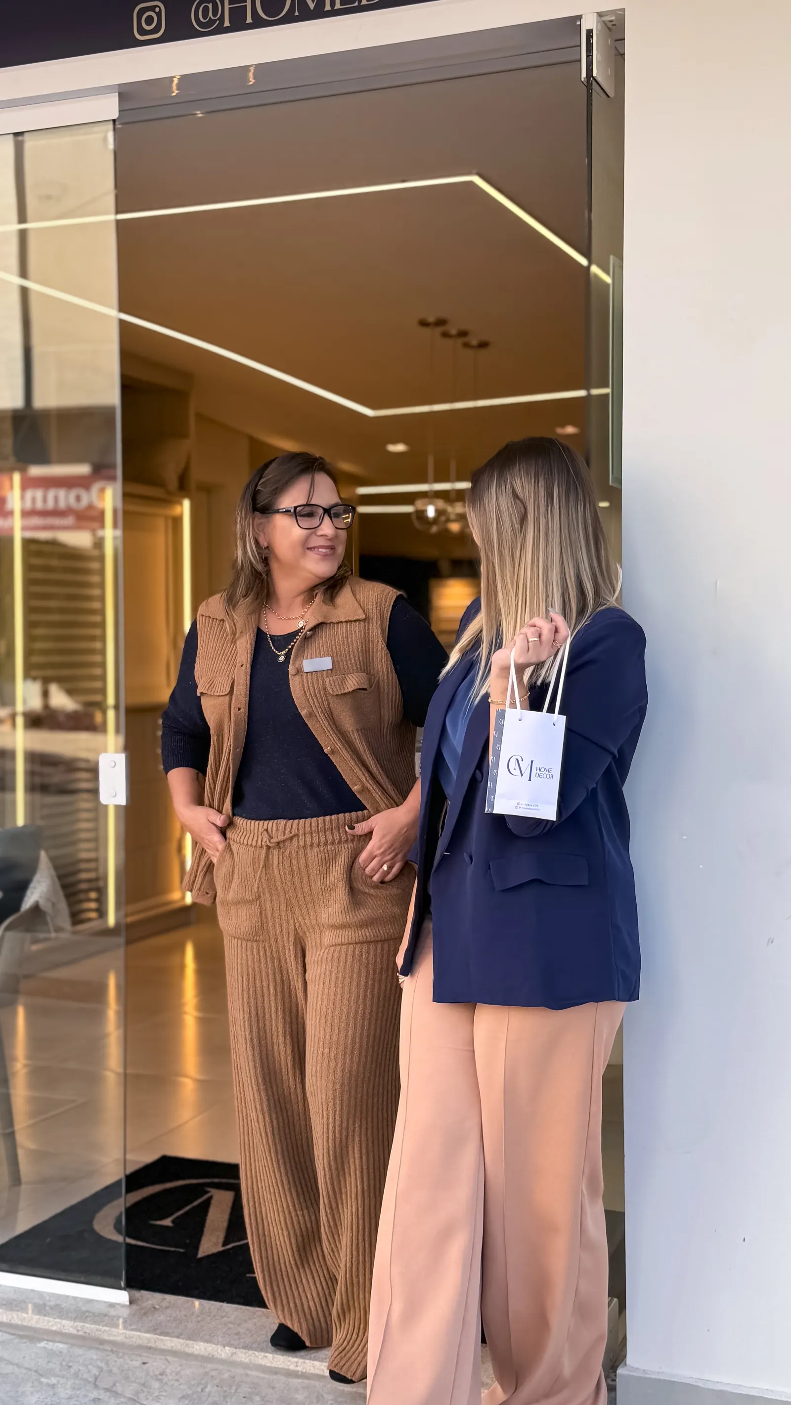 Atendimento no showroom da CM Home Decor em Balneário Camboriú